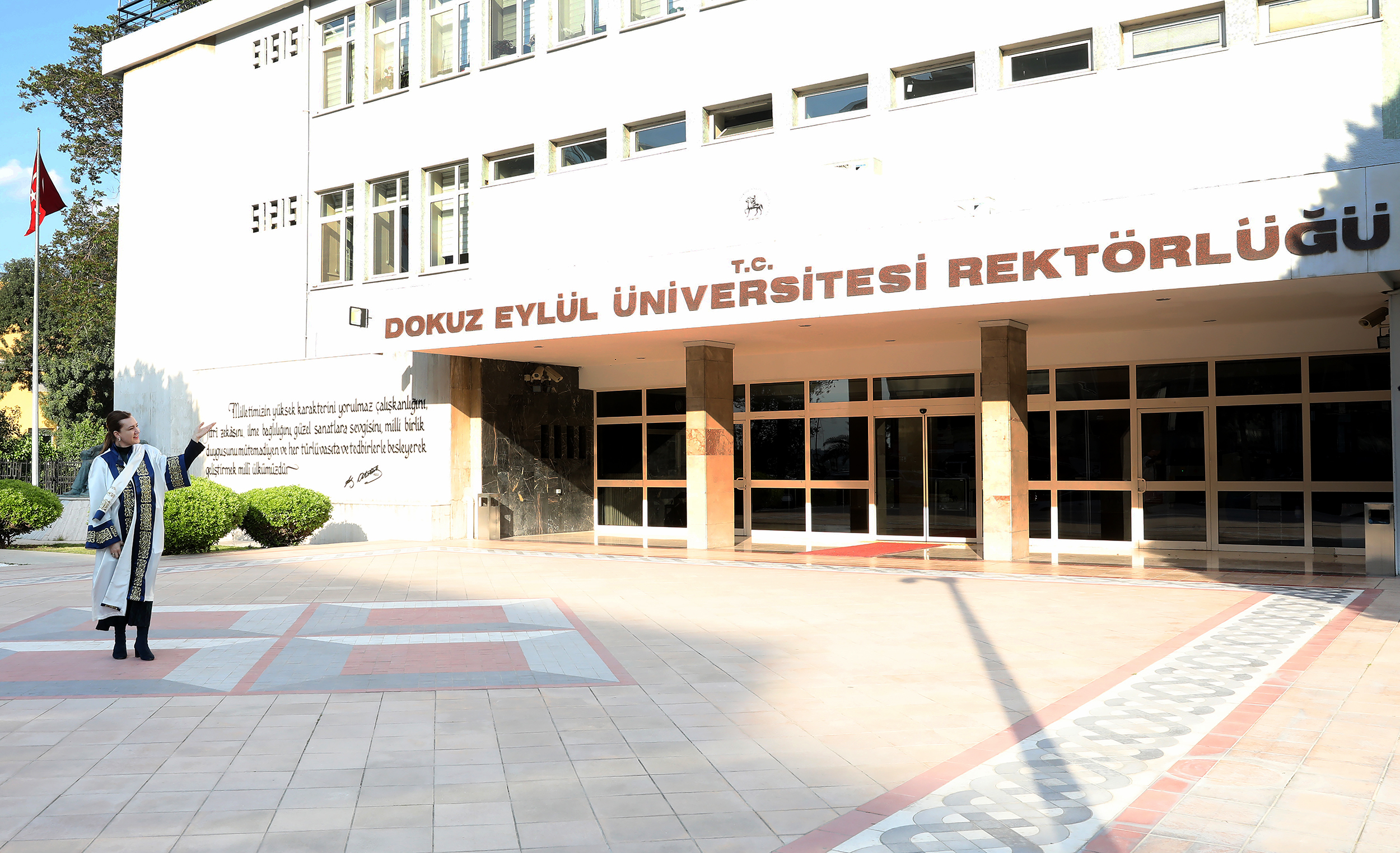 Basına demeç veren profesörün maaşı kesildi! Mahkeme kararını verdi