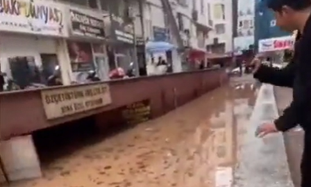 Antalya'da 200 araç sel suyu altında kaldı