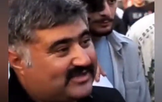 Sokak röportajında asgari ücret tartışması! 4 bin 500 TL ile geçinilebileceğini iddia eden dayıya, genç vatandaştan tokat gibi yanıt