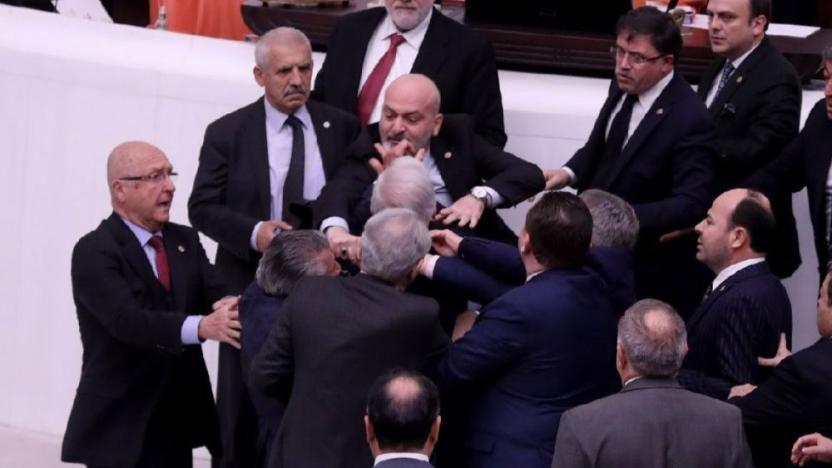 AKP'li Zafer Işık, İYİ Partili Hüseyin Örs'e attığı yumrukla ilgili açıklama yaptı