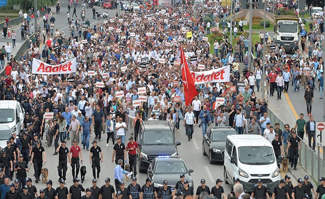 Dünya'nın gözü Türkiye'de! Türkiye adalet talebiyle ayakta...