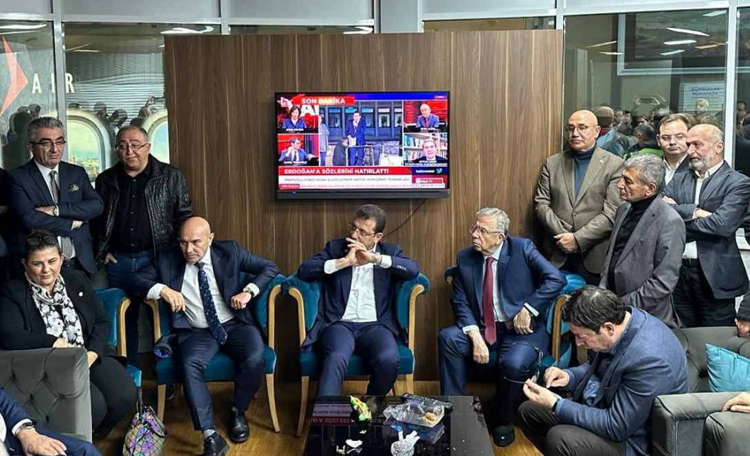 Gece yarısı fotoğraf geldi! Ekrem İmamoğlu, Mansur Yavaş, Tunç Soyer...
