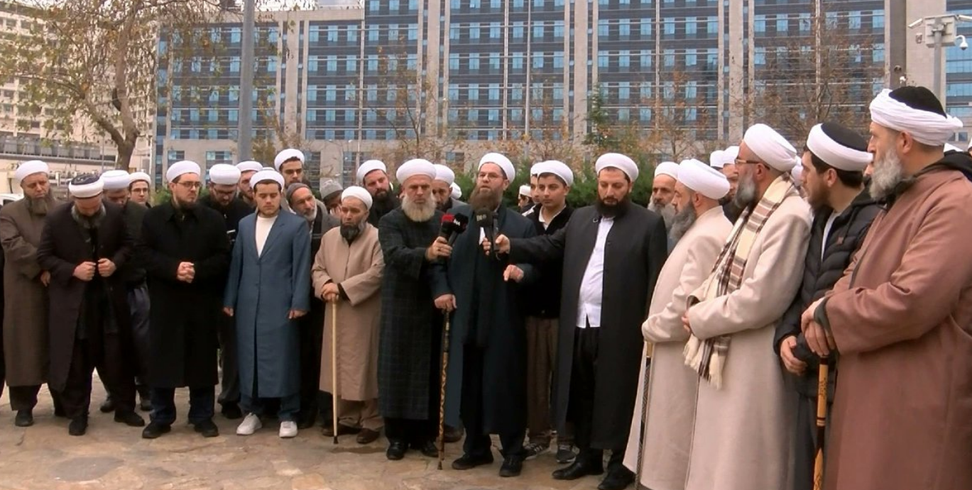 6 yaşındaki çocuğun istismarını savunmak için toplandılar! Milyonlarca vatandaşa "azgın azınlık" dedi...