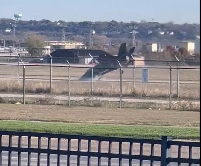 F-35 savaş uçağı burun üstü yere çakıldı
