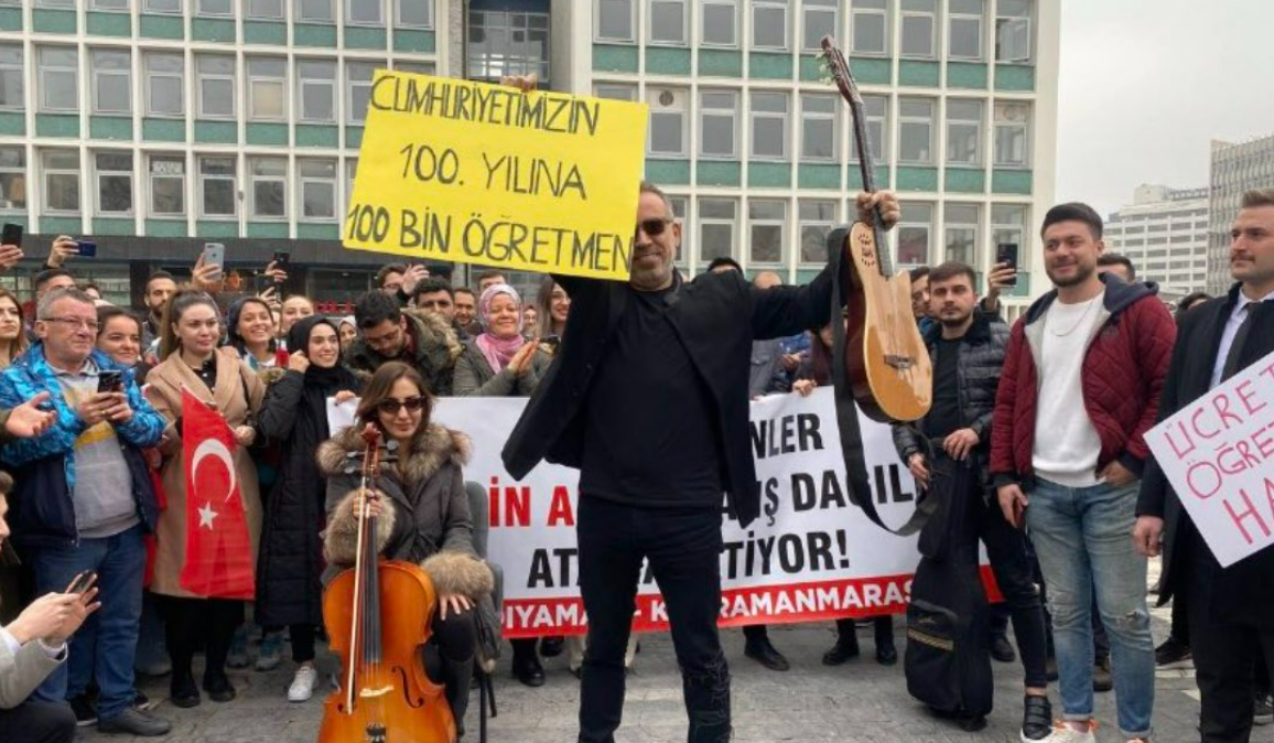 Atama bekleyen öğretmenler Ankara Ulus'ta bir araya geldi! Haluk Levent de gitarıyla gitti...