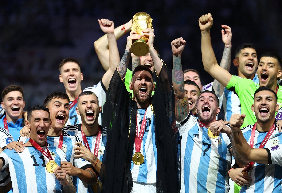 Messi’ye giydirilen kıyafet olay oldu