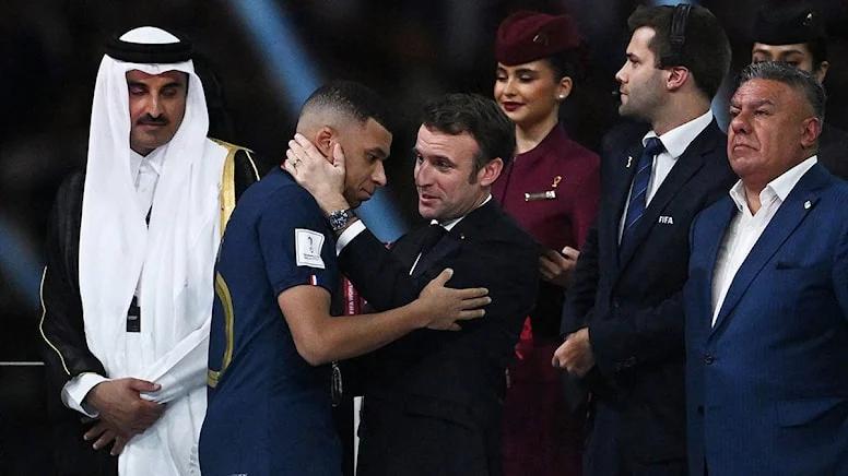 Macron teselli etmeye çalıştı, Mbappe kaçtı