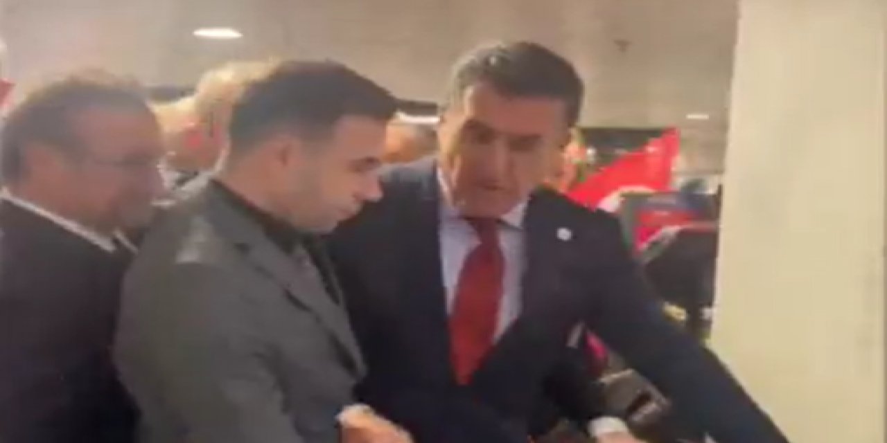 Mustafa Sarıgül, yürüyen merdivenleri tıkadı! Zor anlar kameralarda
