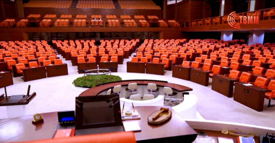 AKP ve MHP Meclis'i tatile soktu...