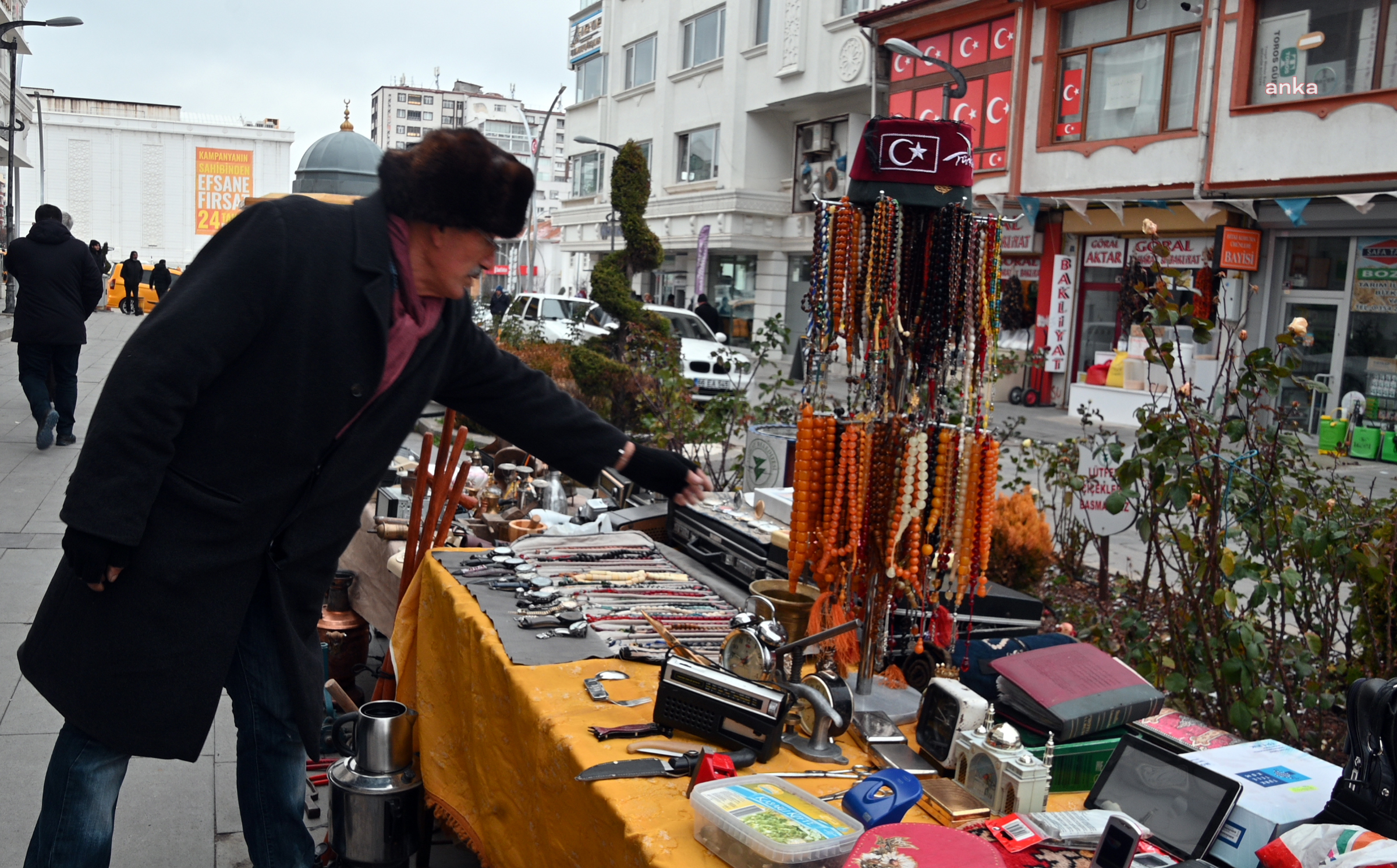 "Vatandaş elektrik ve doğal gaz faturası için eşyalarını satıyor"
