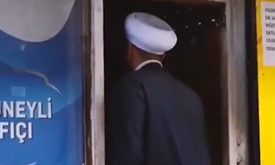 Tebliğe gelen adama bira ikram etmek istediler