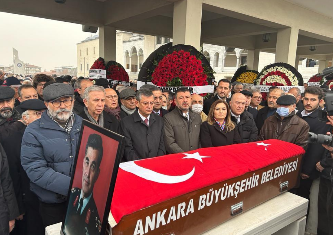 Vural Avar'a sessiz veda! Rütbesi alındığı için askeri cenaze töreni yapılmadı, TSK'dan hiç kimse katılmadı