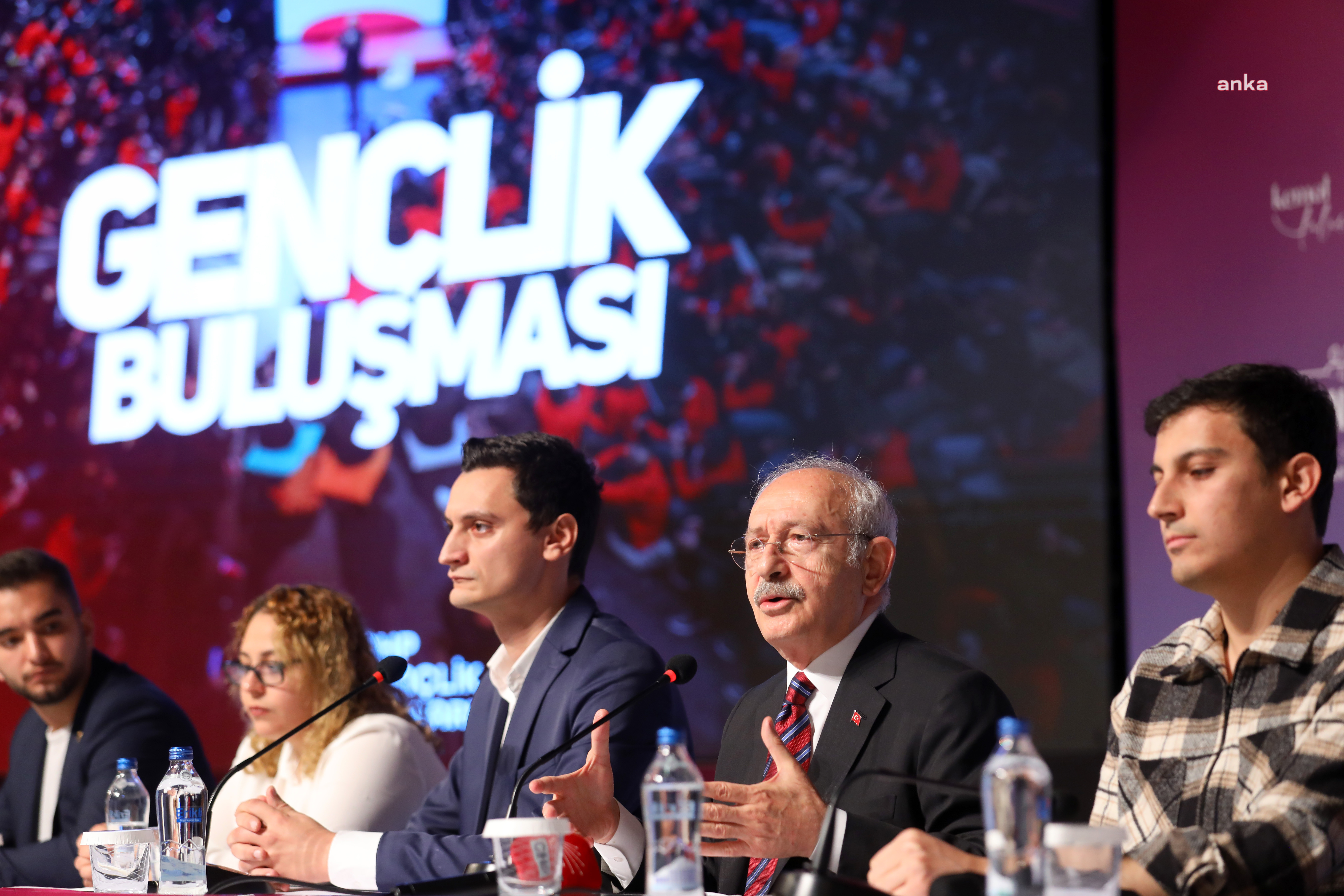 CHP Lideri Kılıçdaroğlu, gençlerle bir araya geldi