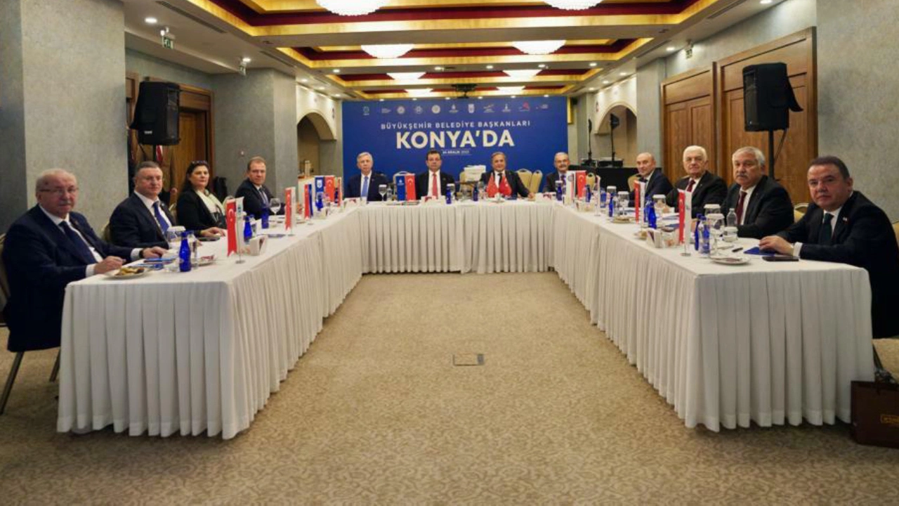 CHP’li 11 büyükşehir belediye başkanından İmamoğlu'na destek