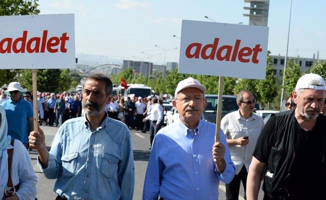 Adalet Yürüyüşü'nde dikkat çeken isimler!