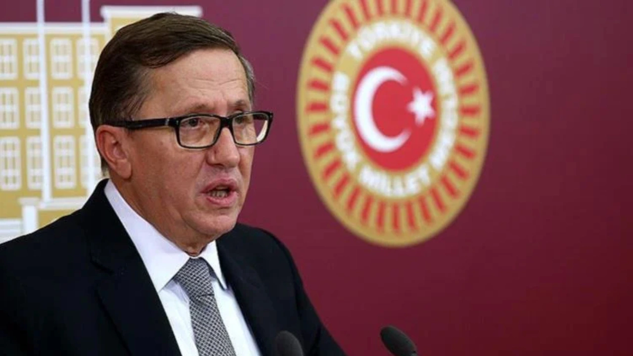 Gerekçesi ilginç! İYİ Parti'li Lütfü Türkkan'ın yeni yıl kartı basılmadı