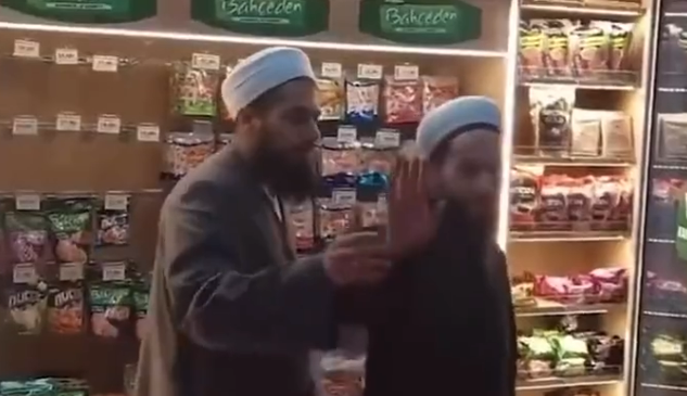 Tekel bayiye giren tebliğciler, 6 yaşındaki kız çocuğu sorulunca kaçtılar