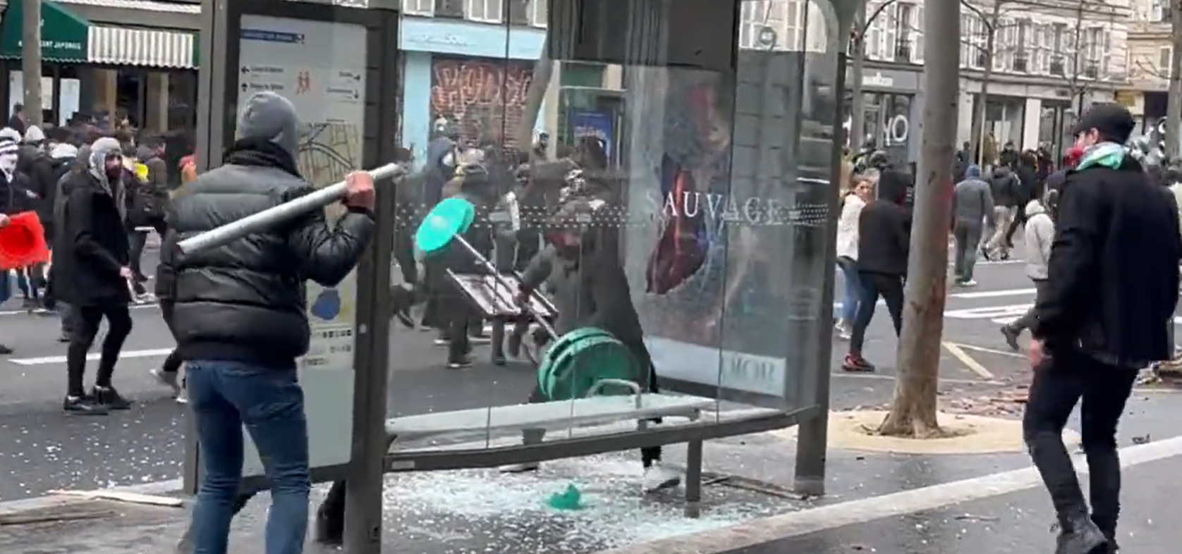 PKK yanlıları Paris'i ateşe verdi! Fransa'nın Ankara Büyükelçisi Dışişleri'ne çağrıldı