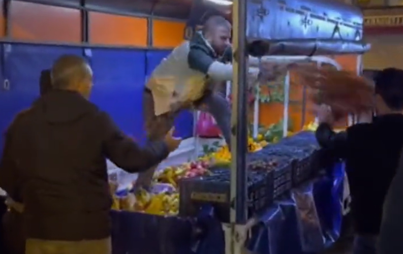 Şirketlerin, kulüplerin borçları yapılandırılırken, ertelenirken bu yapılan reva mı? "Yeter ya" diyerek yiyecekleri yere döktü
