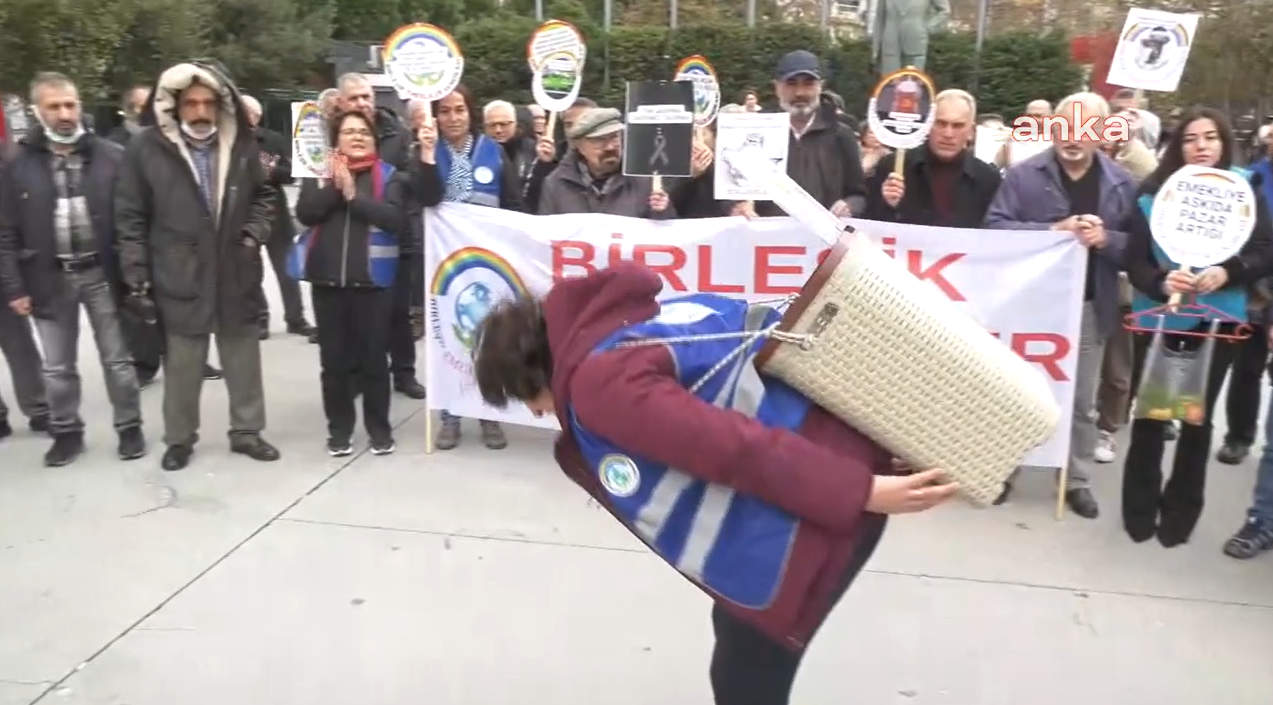 Emeklilerden "küfe"li maaş zammı protestosu
