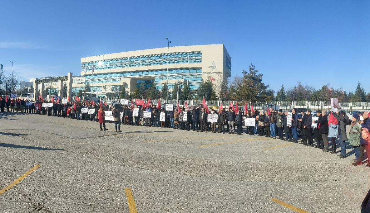 HDP'nin kapatılması için AYM önünde nöbete başladılar!