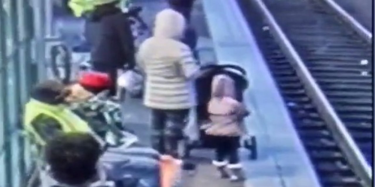 3 yaşındaki çocuğu tren raylarına itti!