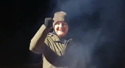 Süleyman Soylu'dan yeni yıl mesajı! Bere taktı, yumruğunu havaya kaldırdı ve o sözleri söyledi