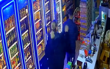Yabancı uyruklu şahıstan kadın esnafa ahlaksız teklif! Tokat atarak dükkandan kovdu