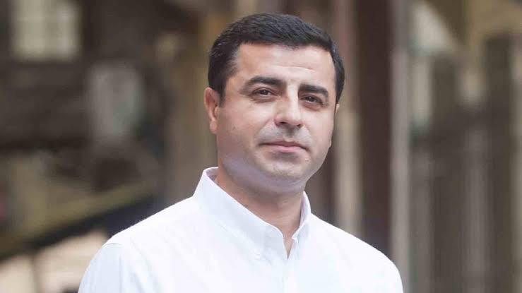 Demirtaş: İmamoğlu siyasi figürdür, mahkeme kararıyla değiştirilemez