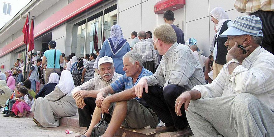 Emekliyi emekleten zam, ayağa kalkamıyorlar... Hem açlık sınırı hem asgari ücretin çok altında kaldılar
