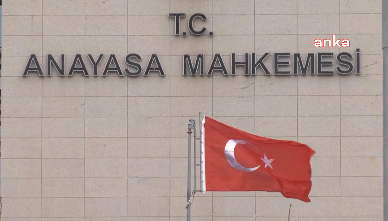 HDP hesaplarına bloke konulmasında kim ne oy kullandı? AYM Başkanı Zühtü Arslan dahil 7 üye...