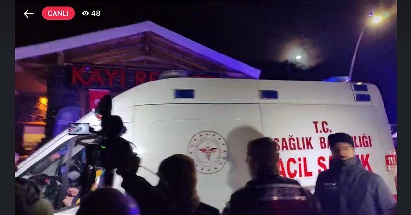 Sarıkamış'ta bir otelin çatısı çöktü: Yaralılar var