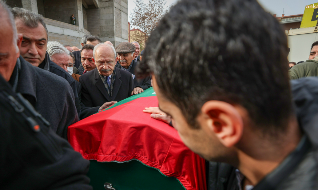 Kılıçdaroğlu, dayısı Ali Gündüz'ü son yolculuğuna uğurladı! Cenazede duygu dolu anlar...