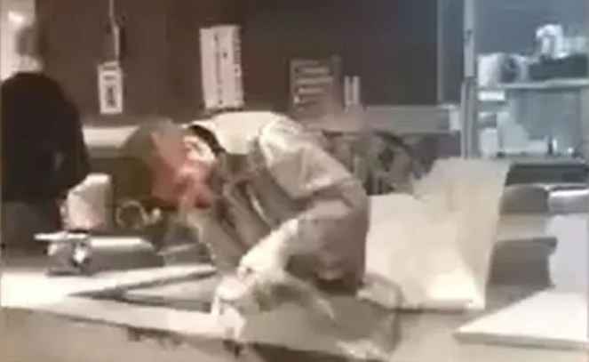Ünlü köftecide pes dedirten görüntü! Mermer tozları arasında...