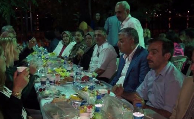 Kilise bahçesinde sahur yapıldı!