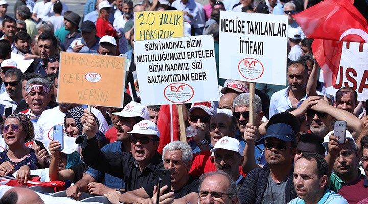 EYT'lilerin kafasını karıştıran açıklama! Milyonlar tarih beklerken...