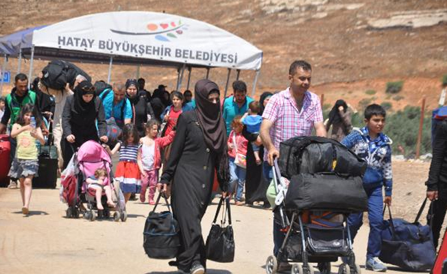Akın akın bayramlaşmaya gidiyorlar