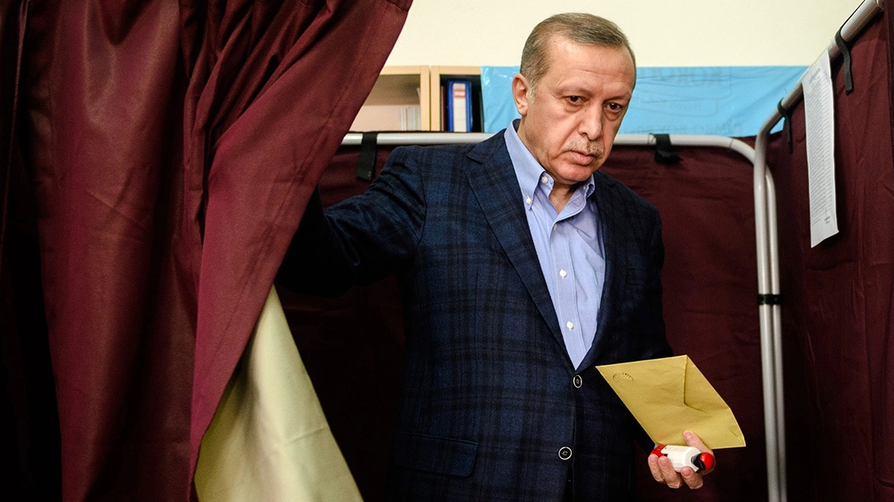 Canlı yayında Erdoğan'ın seçim tarihini açıklayacağı günü paylaştı