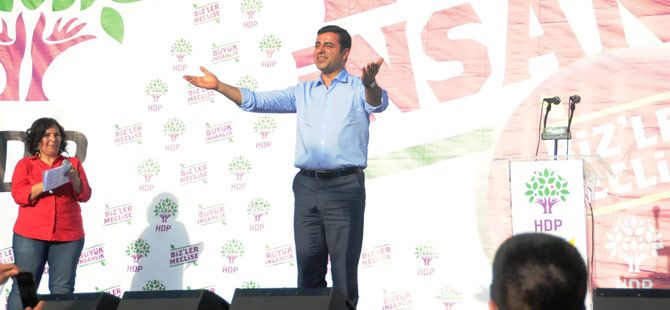 Selahattin Demirtaş "sandık hırsızlarına karşı en büyük önlemlerden biri" diyerek çağrı yaptı