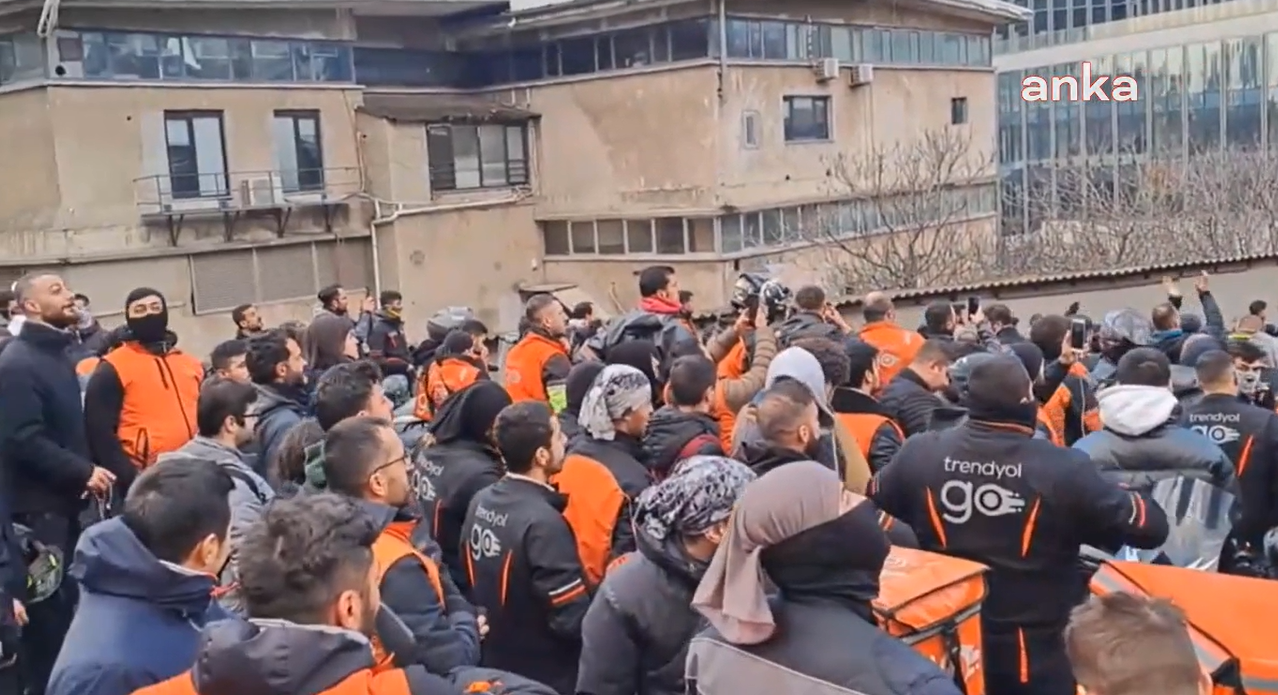 Kuryeler şartlarının iyileştirilmesi için sokağa döküldü! Ankara, İstanbul, İzmir turuncuya büründü