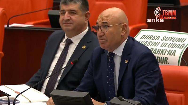 1 dakika boyunca üst üste tekrarladı: "İktidar değişmeden bu ülkenin sorunları bitmez"