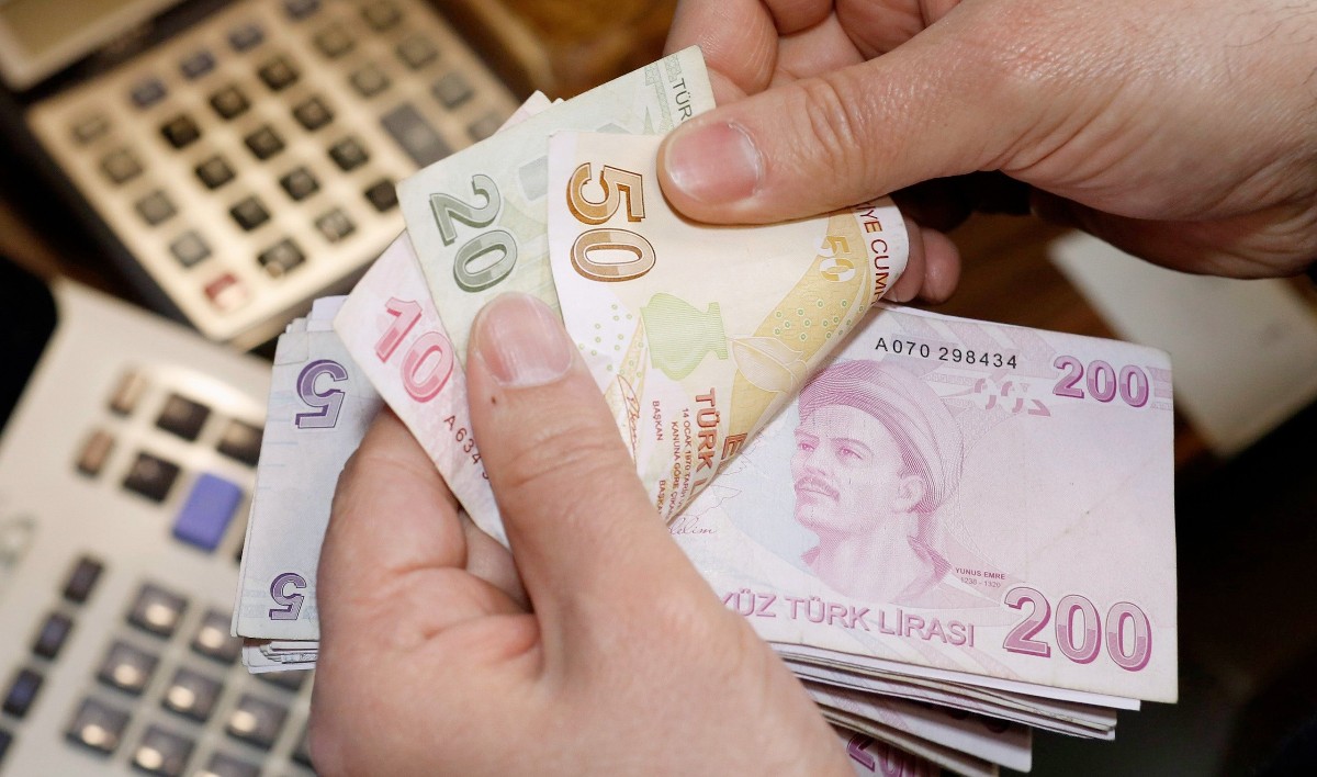 Hesap açtıran emeklilere tam 10.000 TL geri ödemesiz para verilecek!