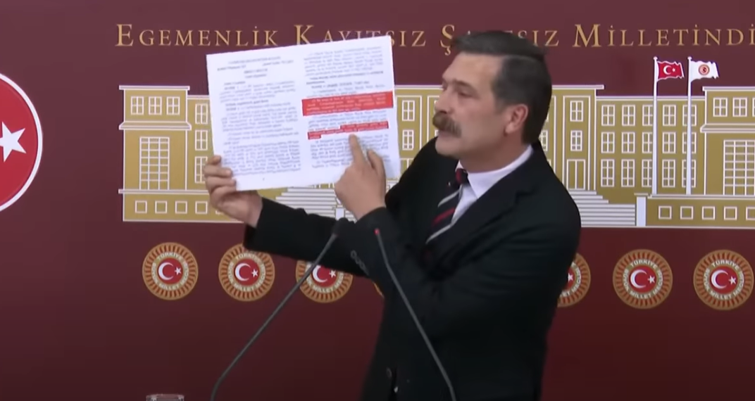 Erkan Baş, kameralara göstererek konuştu! Erdoğan yeniden cumhurbaşkanı seçilebilir mi?