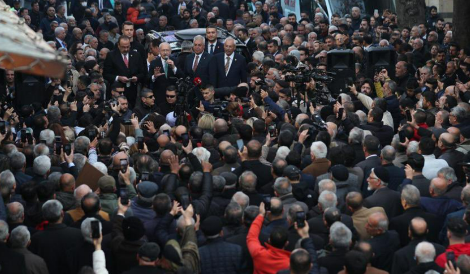 Kılıçdaroğlu, kalabalığın içinden seslendi: "4 ay kaldı Gaziantep, hep beraber!"