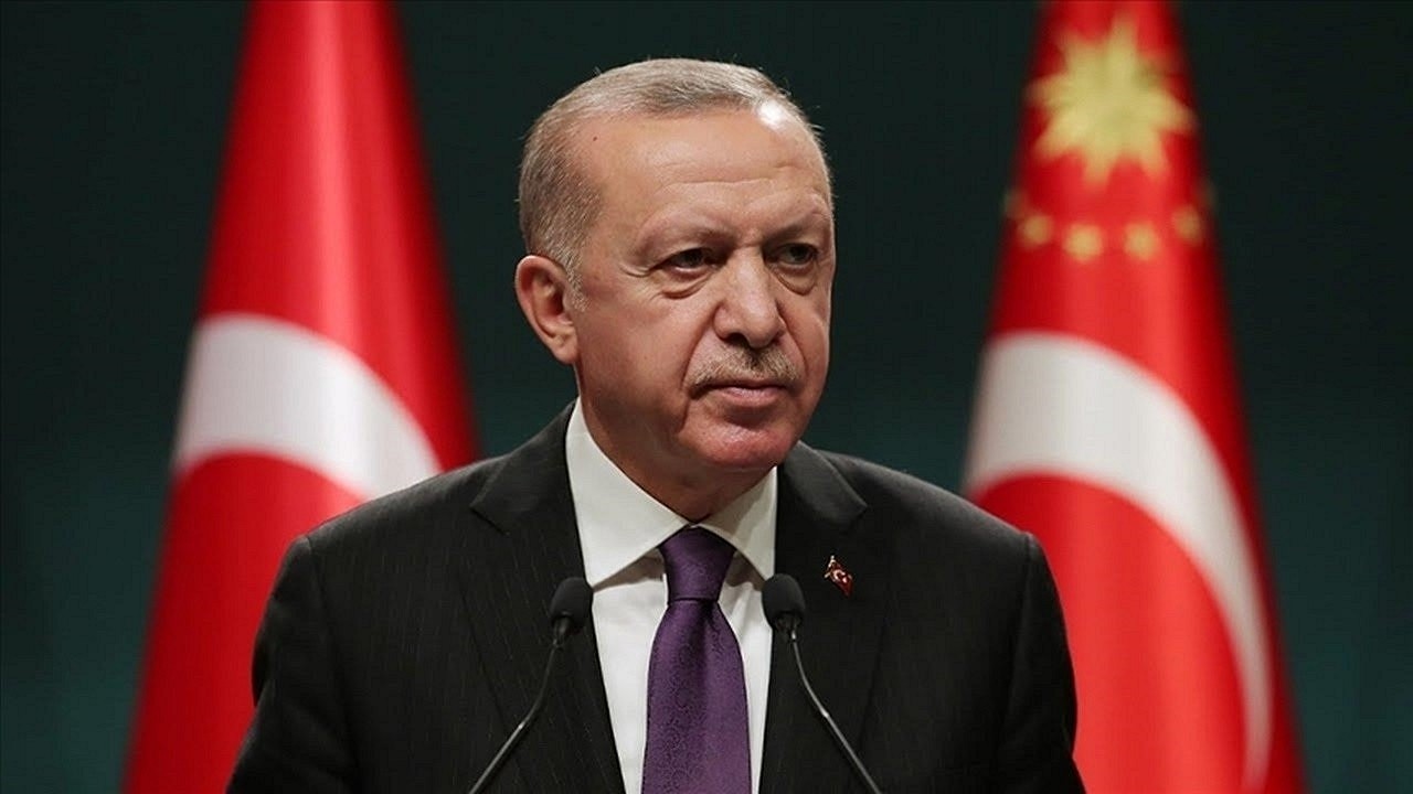 Erdoğan'dan The Economist'in kendisiyle ilgili kapağına yanıt! Gazetecilere sordu...