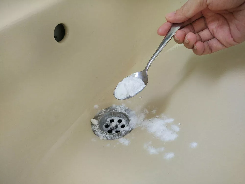 Lavabo giderlerindeki kötü kokuyu tek seferde söküp atıyor
