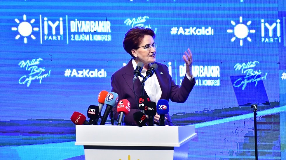 Akşener Diyarbakır'a seslendi: "Ben buraya kucaklaşmaya geldim"