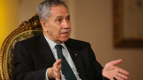 Bahçeli’nin danışmanı Bülent Arınç’ı hedef aldı: "Bol bol sinsilik peşinde"
