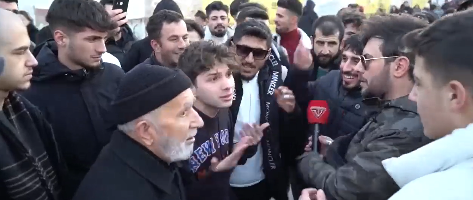 Sokak röportajında "şeriat" tartışması! "Müslüman değildir..." dedi, ortalık karıştı