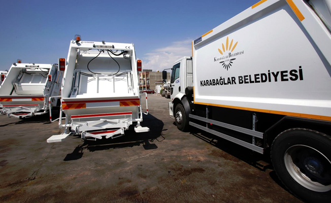 Karabağlar’da çöp kamyonu kasaları yenileniyor